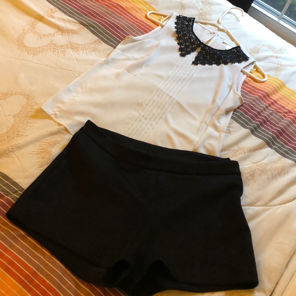 LOFT Sheer Sleeveless Blouse w Black Lace Collar